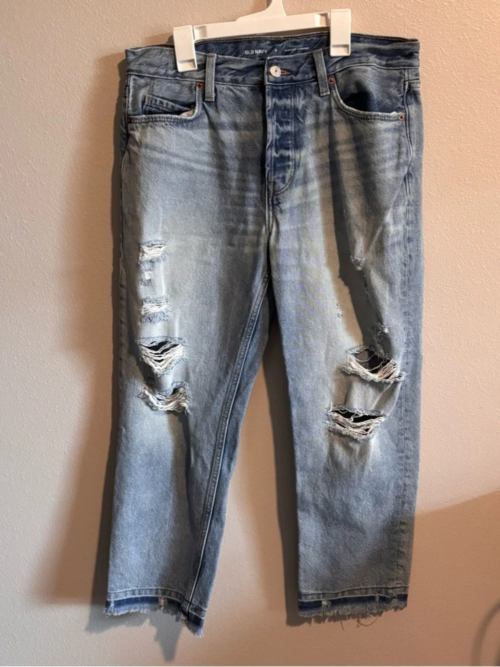 Old Navy Women’s Slouchy Straight Light Blue Distressed Jeans Size 8